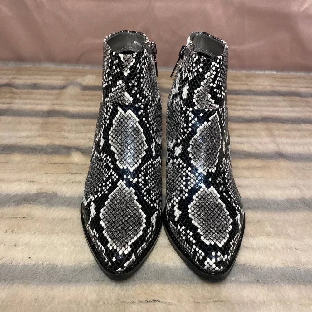 Blondo Waterproof Sabina Chelsea Boots Snakeskin Print Block‎ Heel Booties 7M